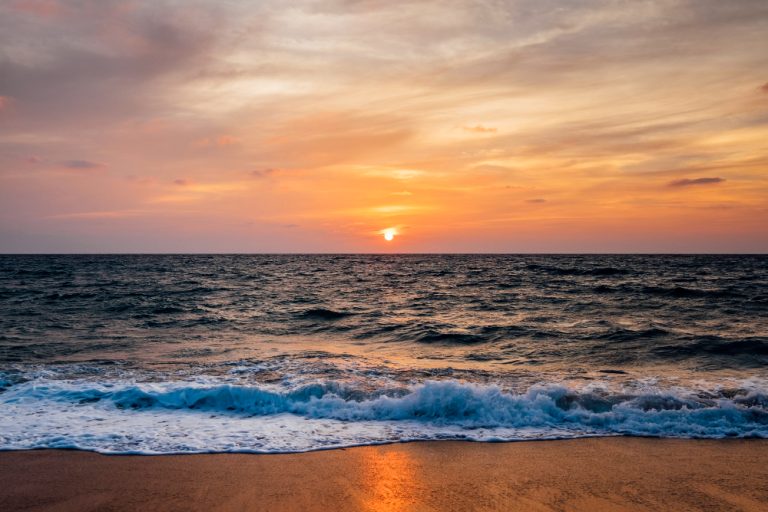 La Magia de los Atardeceres en la Costa: Los Mejores Lugares para Disfrutarlos